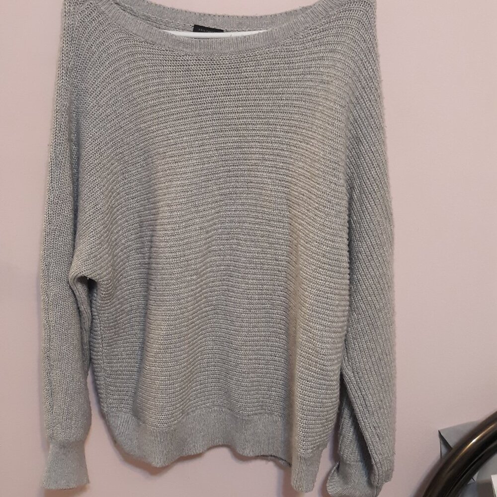 Grey Woman's Ann Taylor Factory Sweater, Size Large.